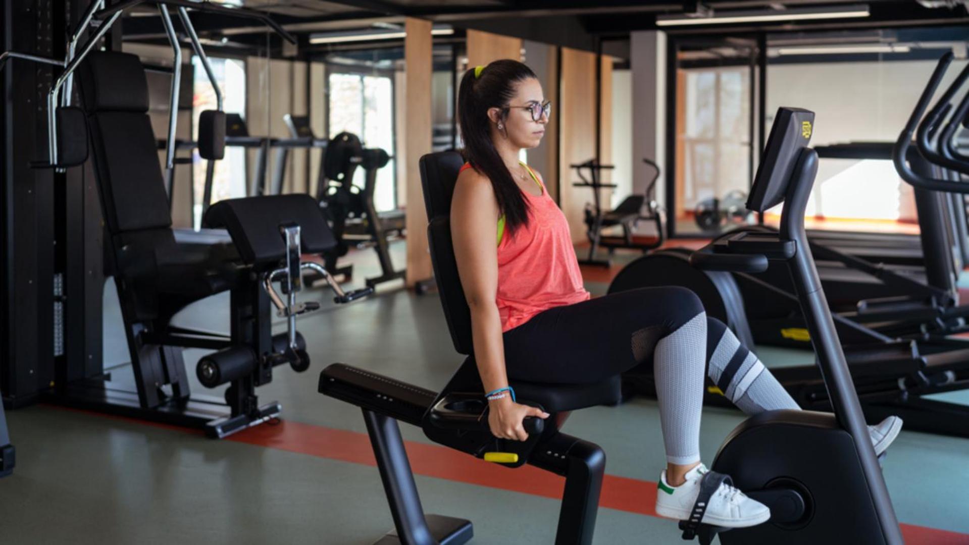Pullman Mazagan Royal Golf&Spa El Jadida Bagian luar foto A woman on a recumbent bike