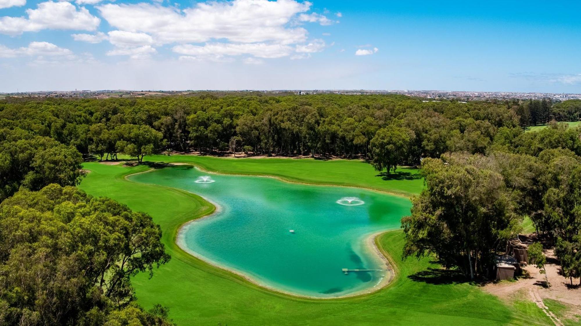 Pullman Mazagan Royal Golf&Spa El Jadida Bagian luar foto The 17th hole at the 2015 PGA Championship