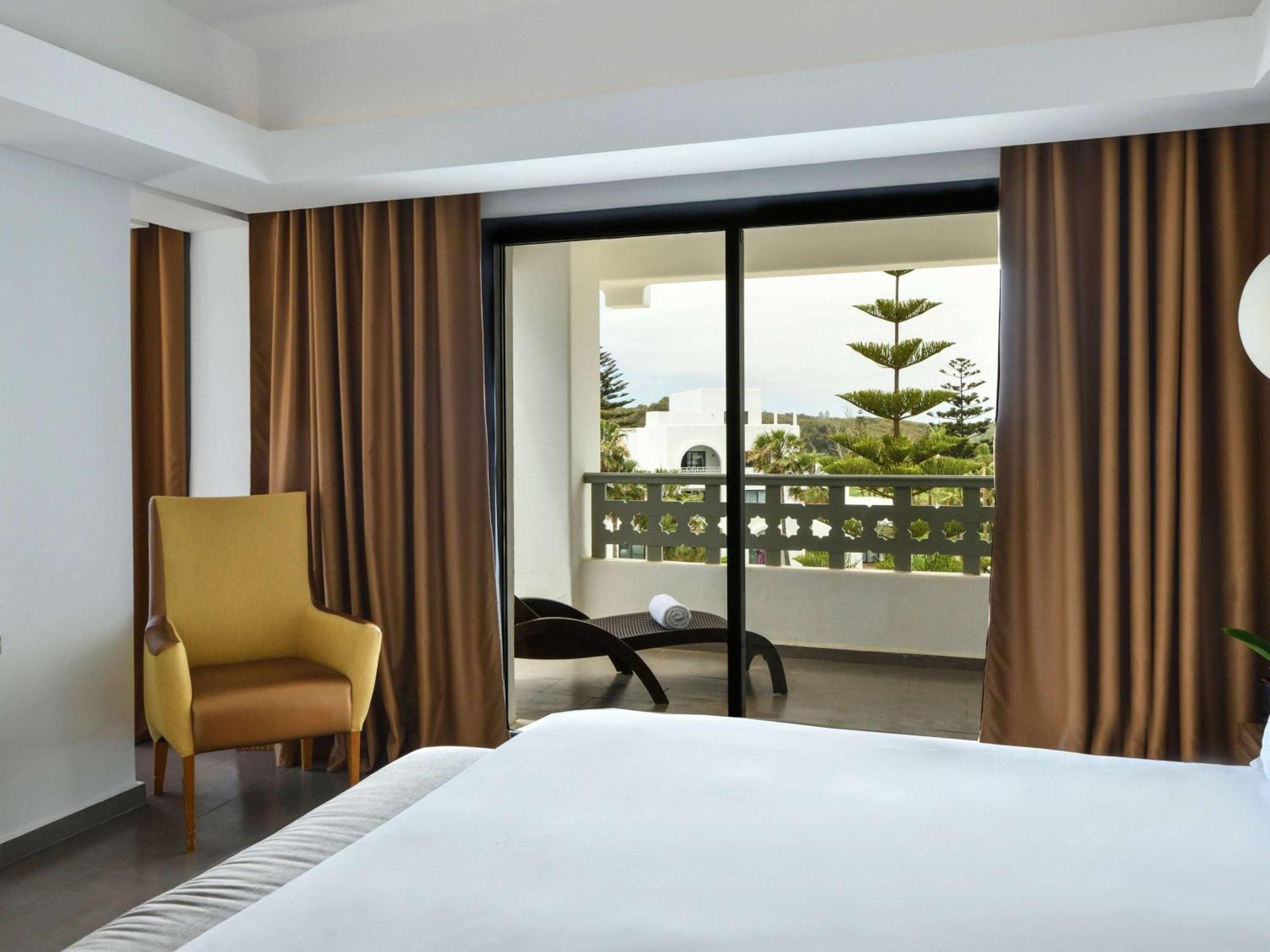 Pullman Mazagan Royal Golf&Spa El Jadida Bagian luar foto Curtains in a bedroom